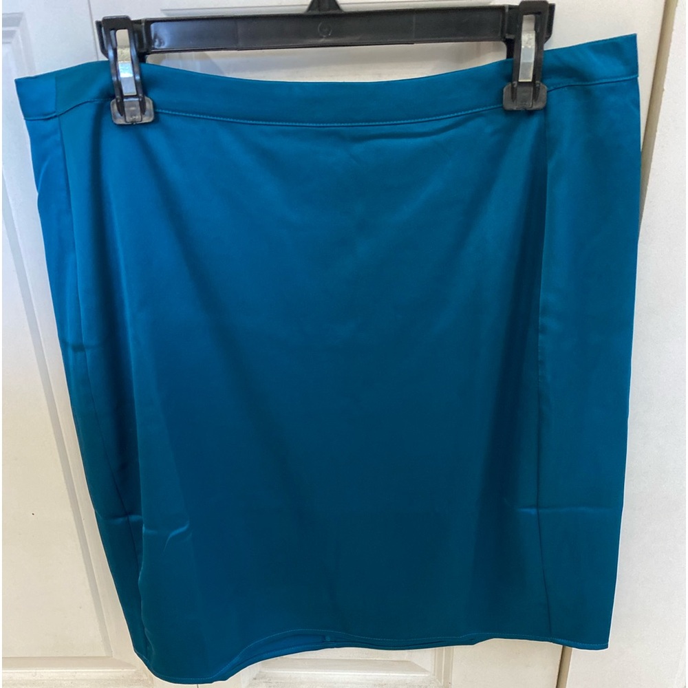 Sincerely Jules NWT Teal Satin Like Lovely Skirt 🦋 Size XL